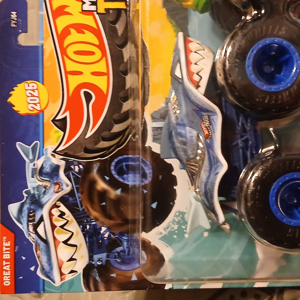 Hot Wheels Monster Trucks - Blue and Green Great Bite Vs Rageasaur - Picture 6 of 7